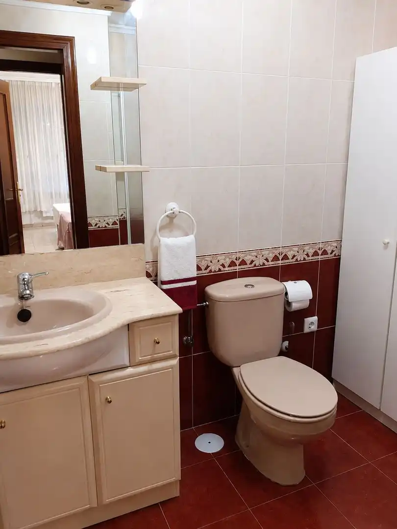 Bany de Pis en venda en Meruelo amb Calefacció, Moblat i Balcó