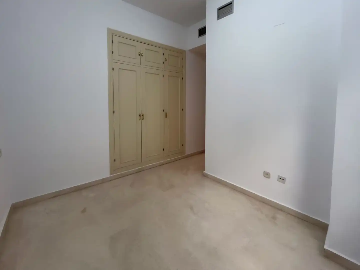 Wohnung zur Miete in Sevilla mit Klimaanlage und Heizung