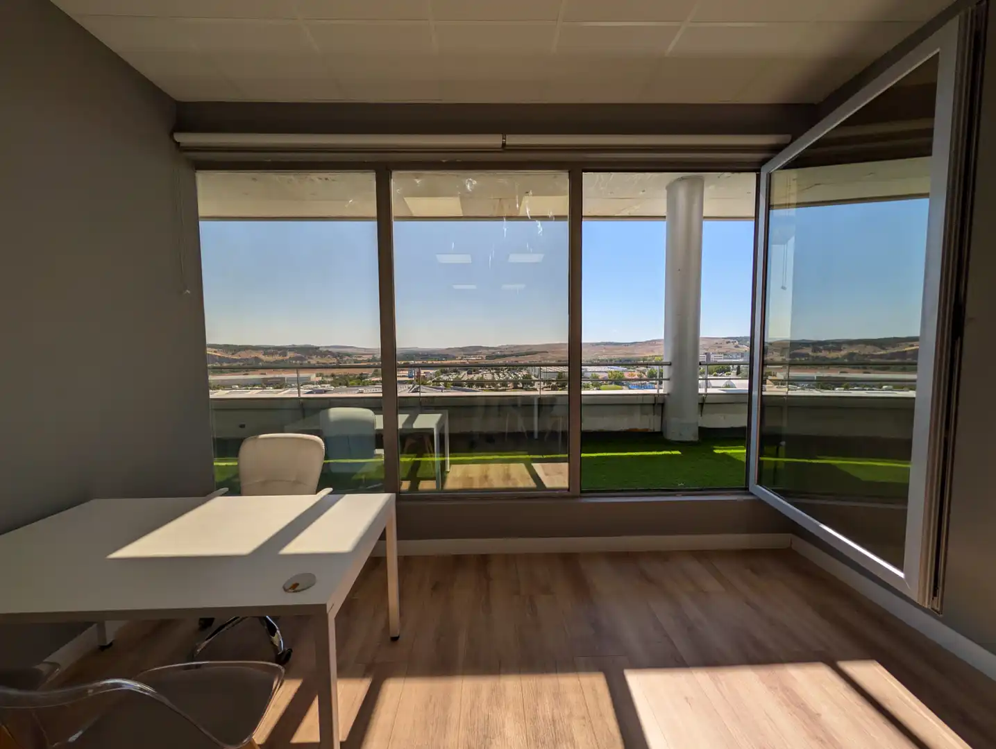 Büro zur Miete in Rivas-Vaciamadrid mit Klimaanlage, Heizung und Terrasse