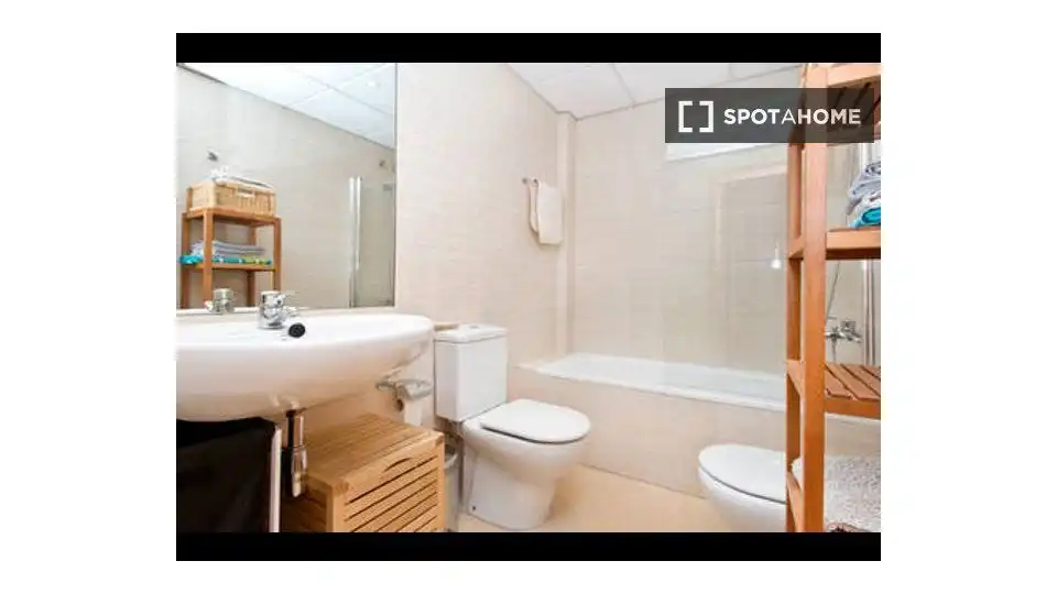 Bathroom of Study for share in Sant Martí