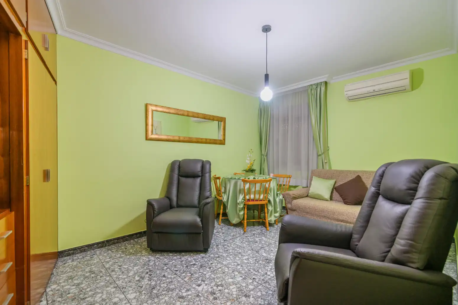 Sala d'estar de Pis en venda en Sant Boi de Llobregat amb Aire condicionat