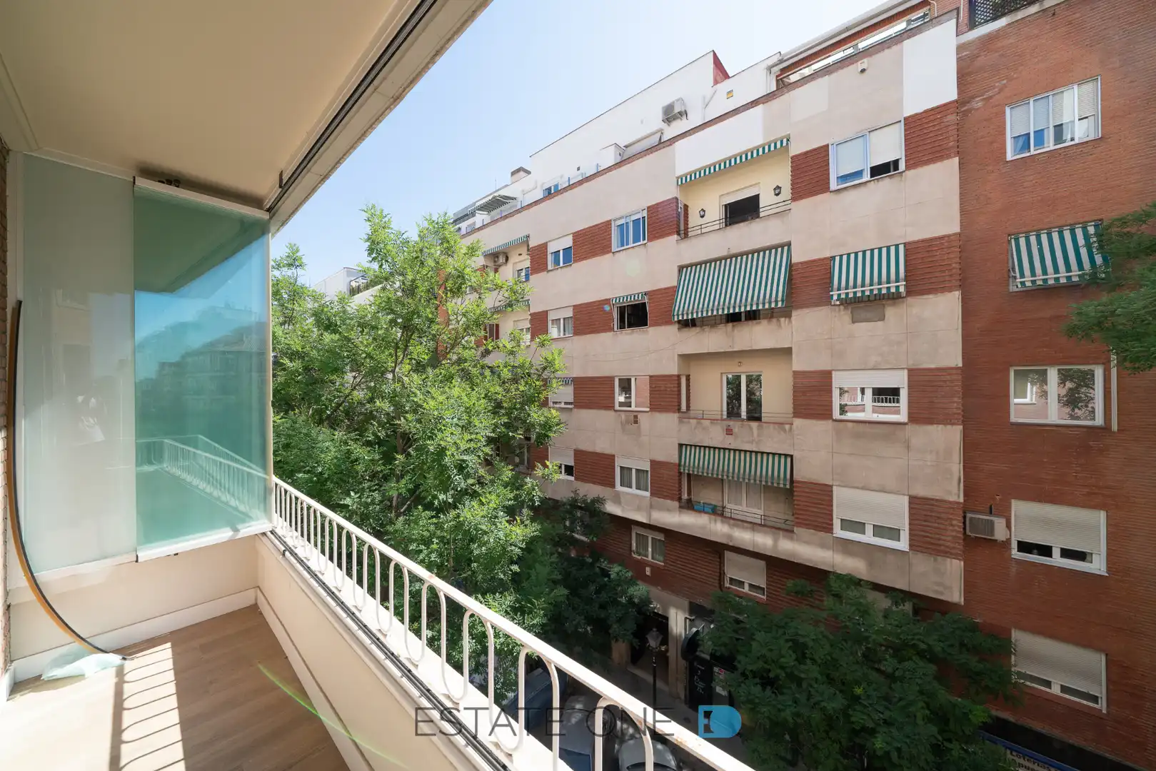 Pis amb ascensor en venda a Calle de Castelló 107