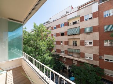Pis amb ascensor en venda a Calle de Castelló 107