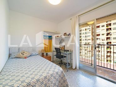 Flat with balcony for sale in Avinguda de Blasco Ibáñez
