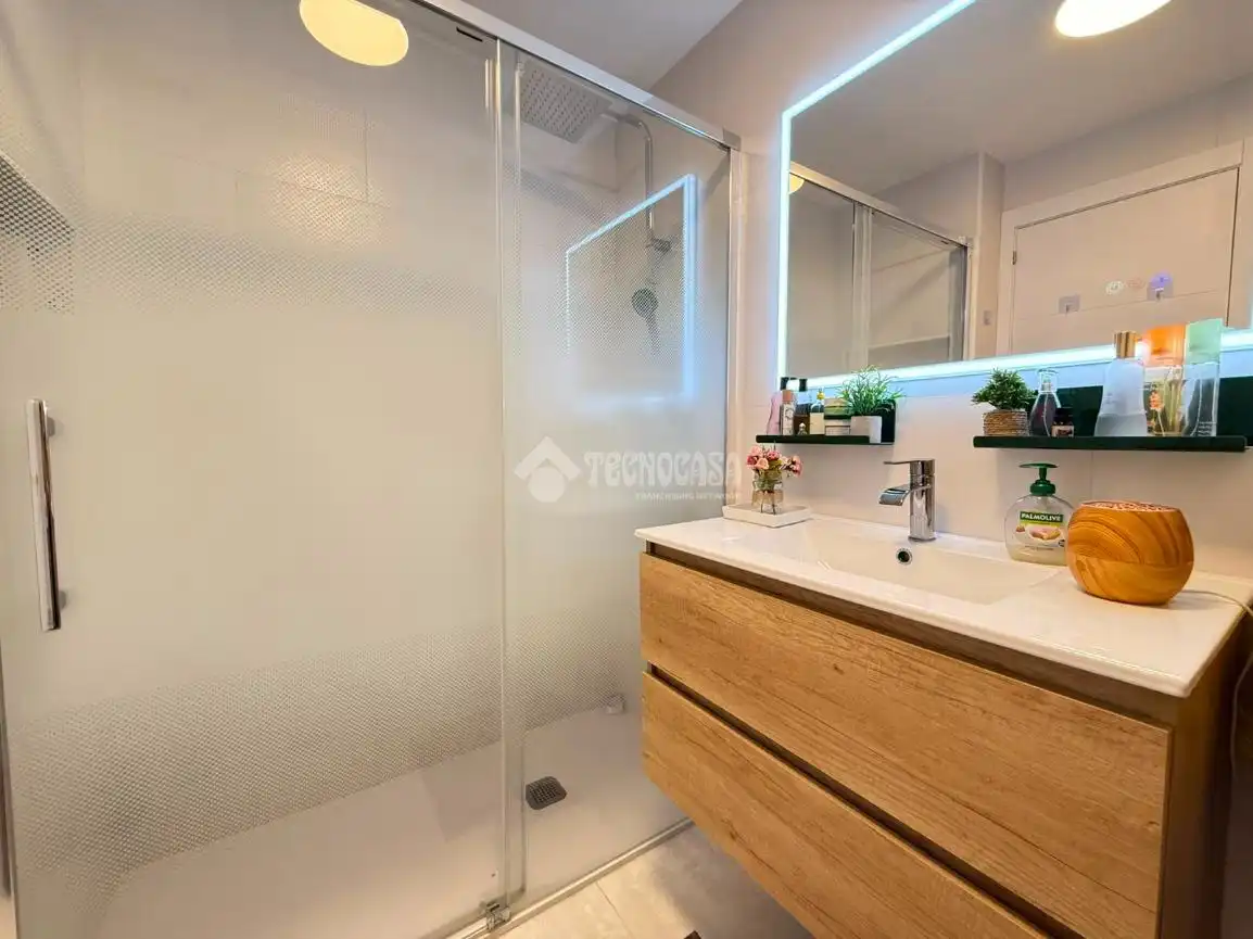 Baño de Piso en venta en Huelva con Aire acondicionado