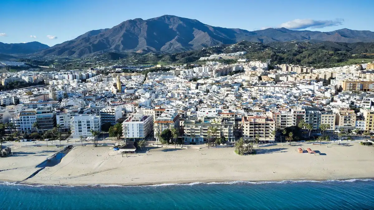 Àtic amb ascensor en venda a Estepona Pueblo