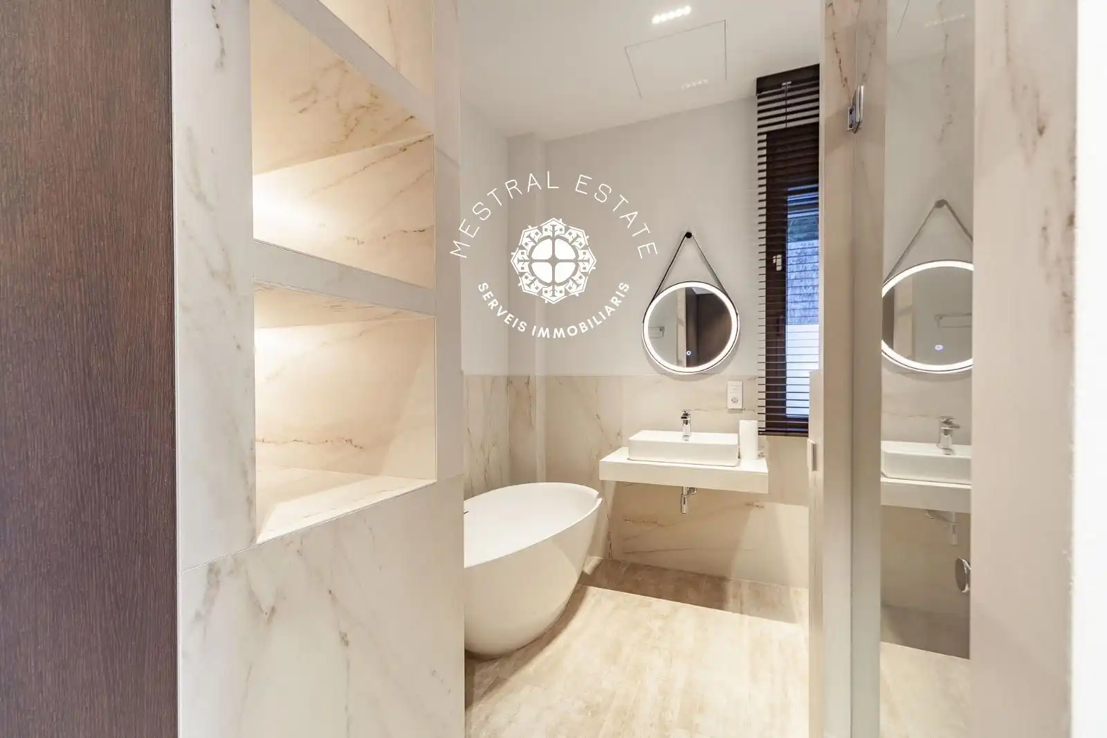 Bathroom of Houses for sale in Castelldefels  with Air Conditioner, Heating and Swimming Pool