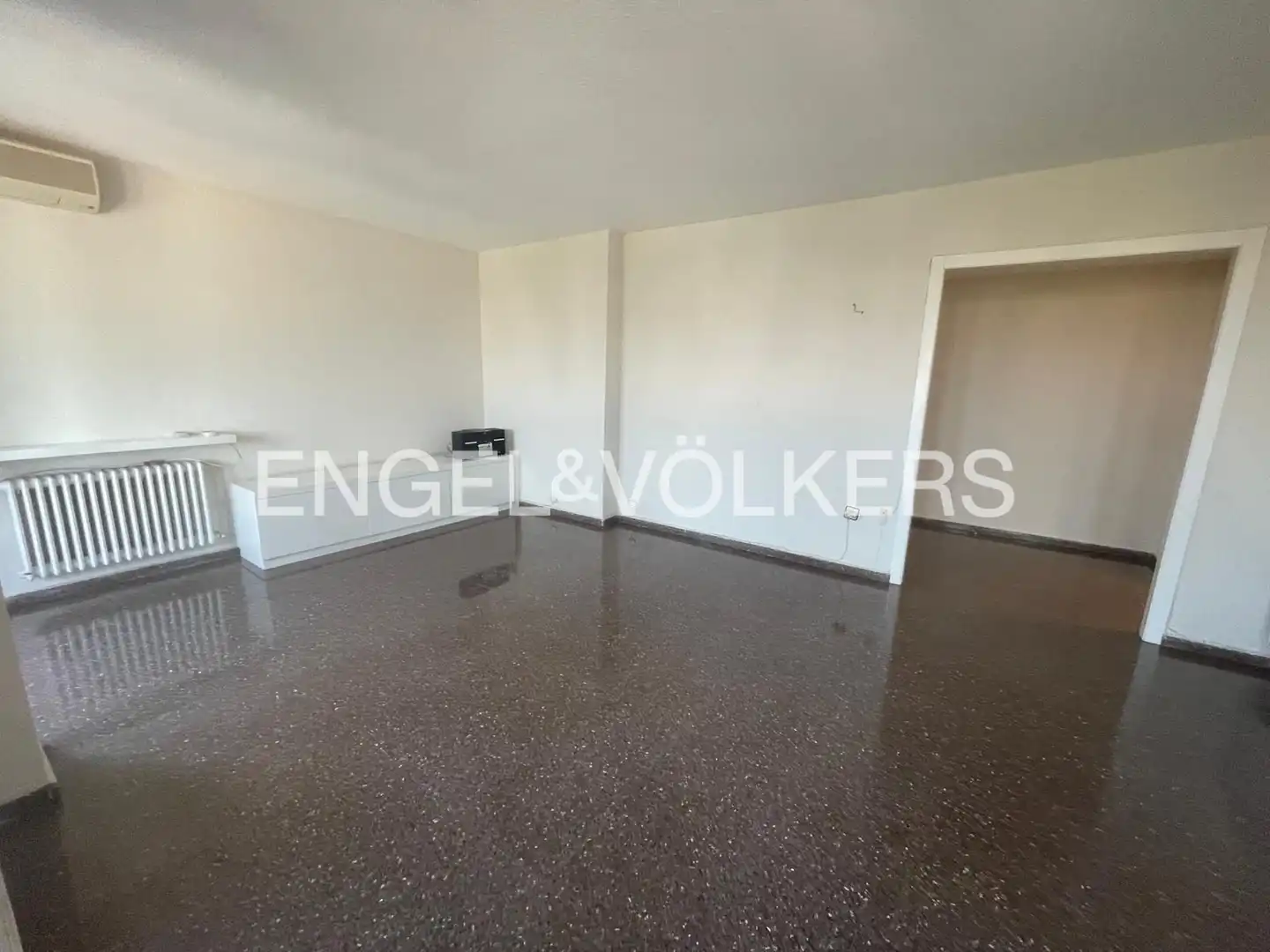 Flat for rent in Valencia  with Air Conditioner and Heating
