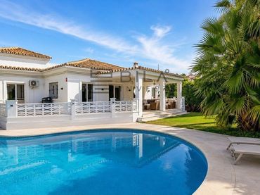 Xalet amb piscina en venda a Las Chapas