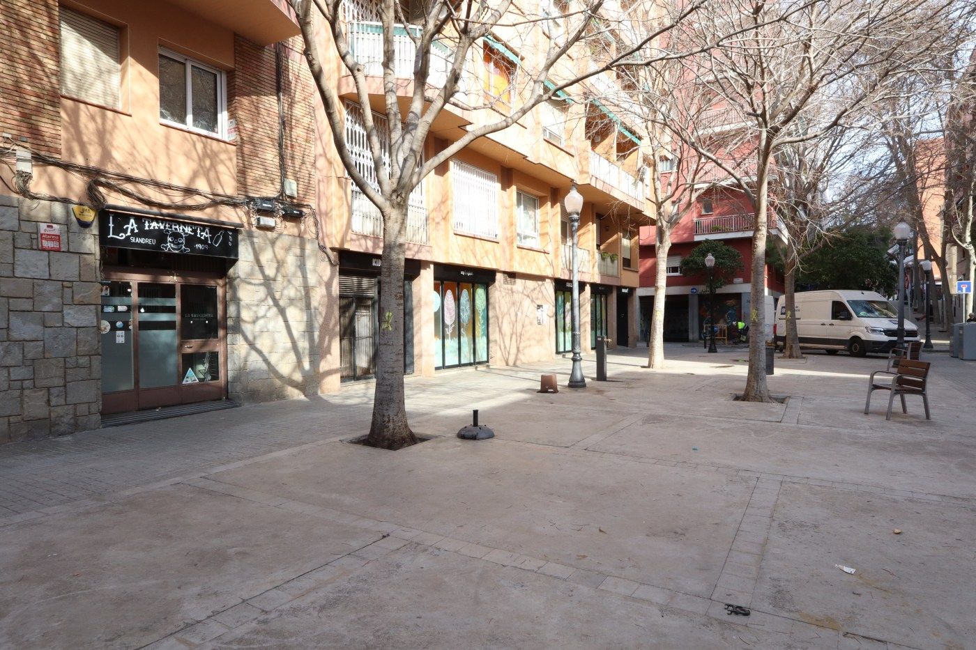 Exterior view of Premises for sale in  Barcelona Capital  with Air Conditioner and Furnished