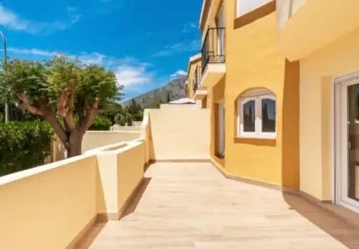 Vista exterior de Casa adosada en venta en Marbella con Aire acondicionado, Calefacción y Terraza