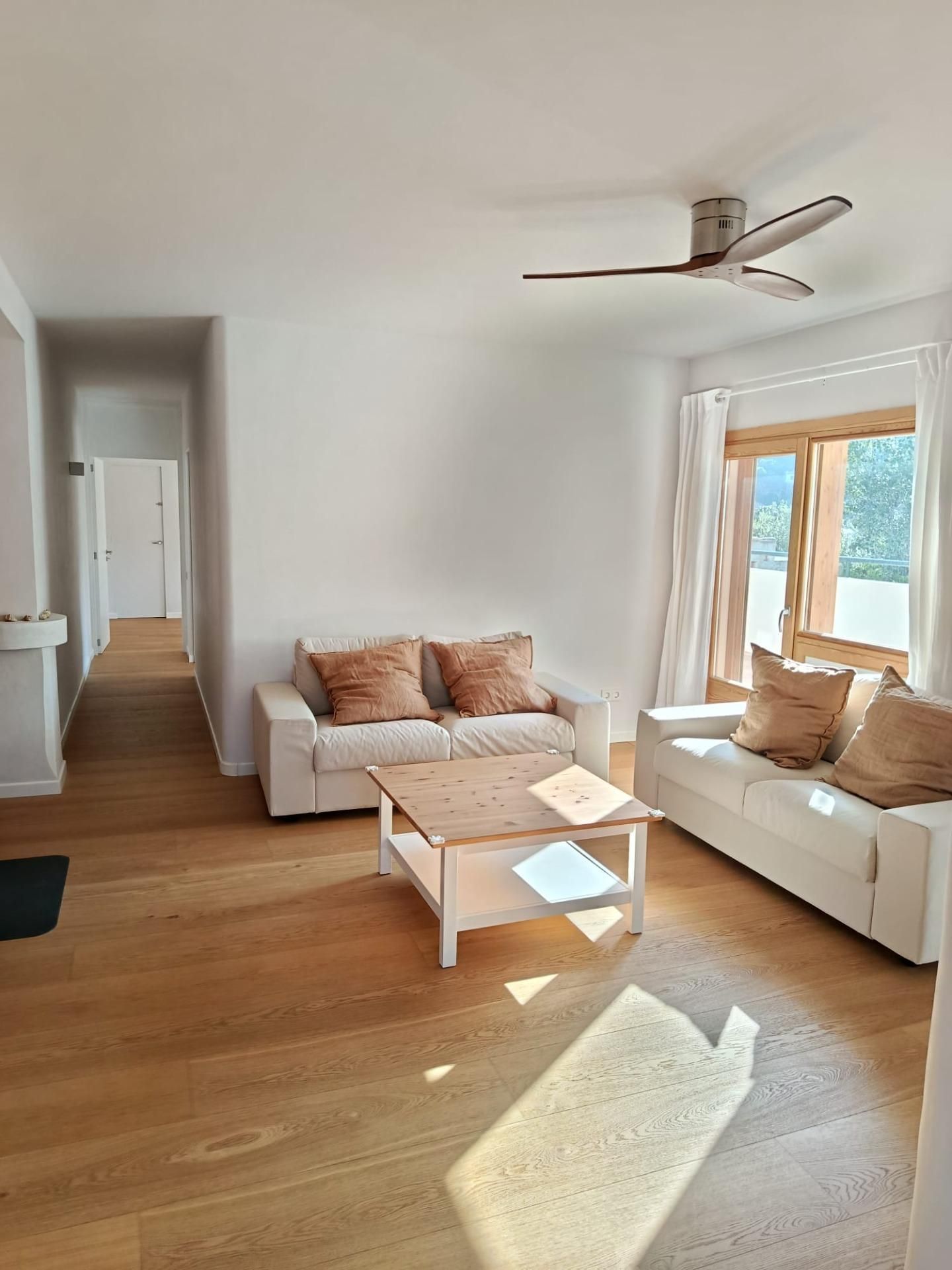 Sala d'estar de Apartament de lloguer en Pollença amb Aire condicionat, Terrassa i Traster