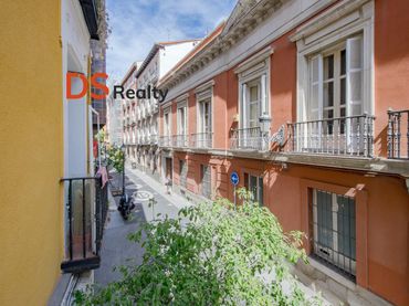 Piso con balcón en venta en Calle de la Farmacia