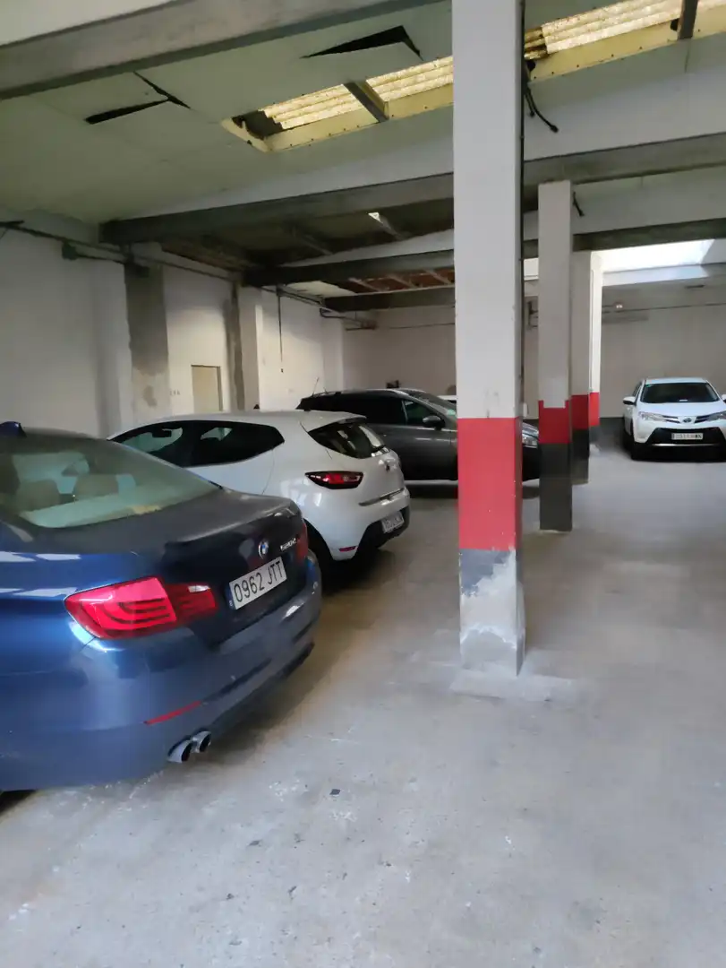 Parkplatz von Fabrikhallen zum Verkauf in Reus