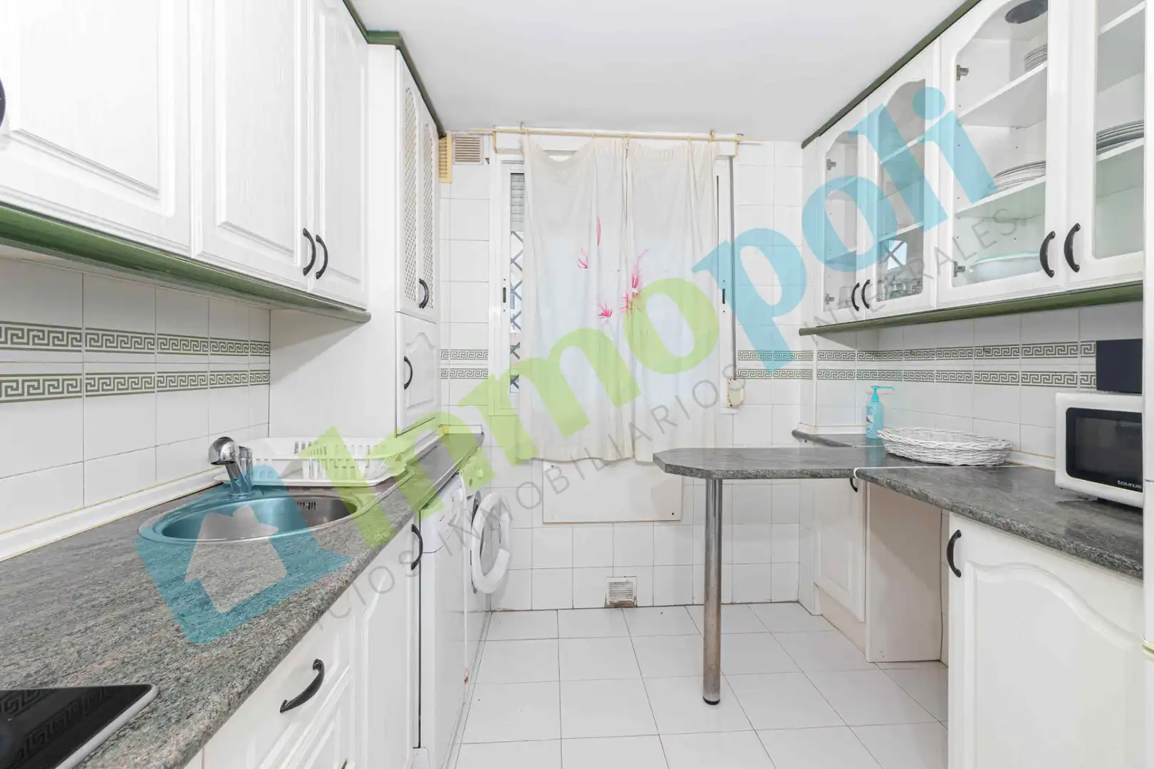 Küche von Wohnung zum Verkauf in Badajoz mit Klimaanlage, Heizung und Privatgarten