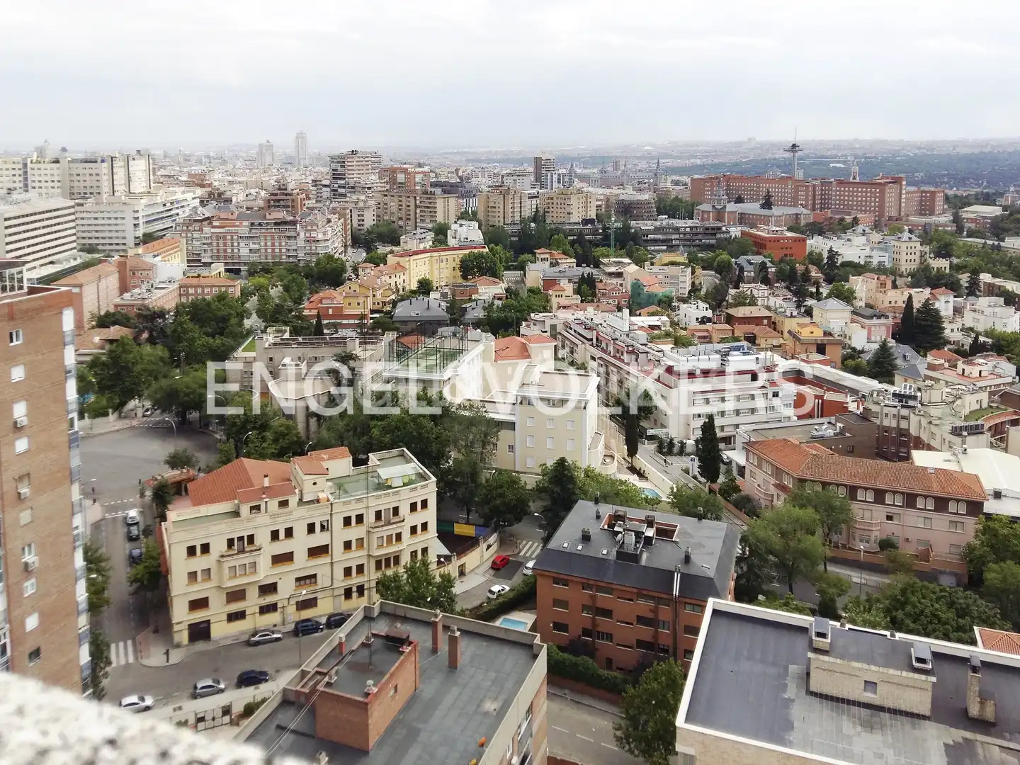 Vista exterior de Piso de alquiler en Madrid con Calefacción, Terraza y Piscina
