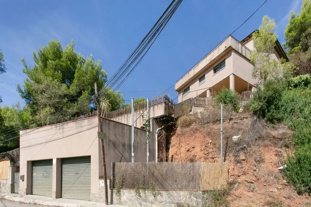 Vista exterior de Casa o chalet en venta en Corbera de Llobregat con Piscina comunitaria