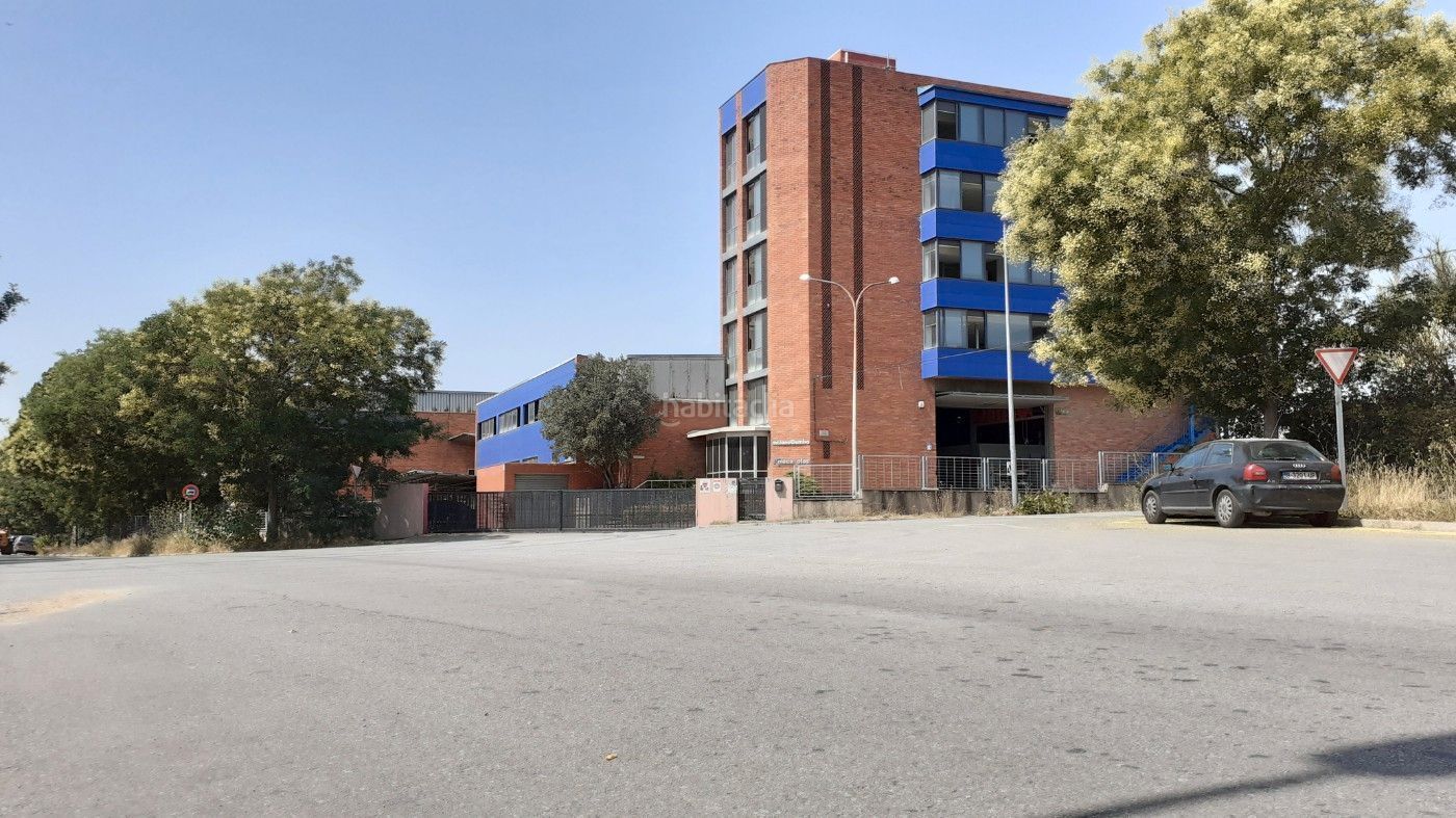 Vista exterior de Nau industrial en venda en Mollet del Vallès