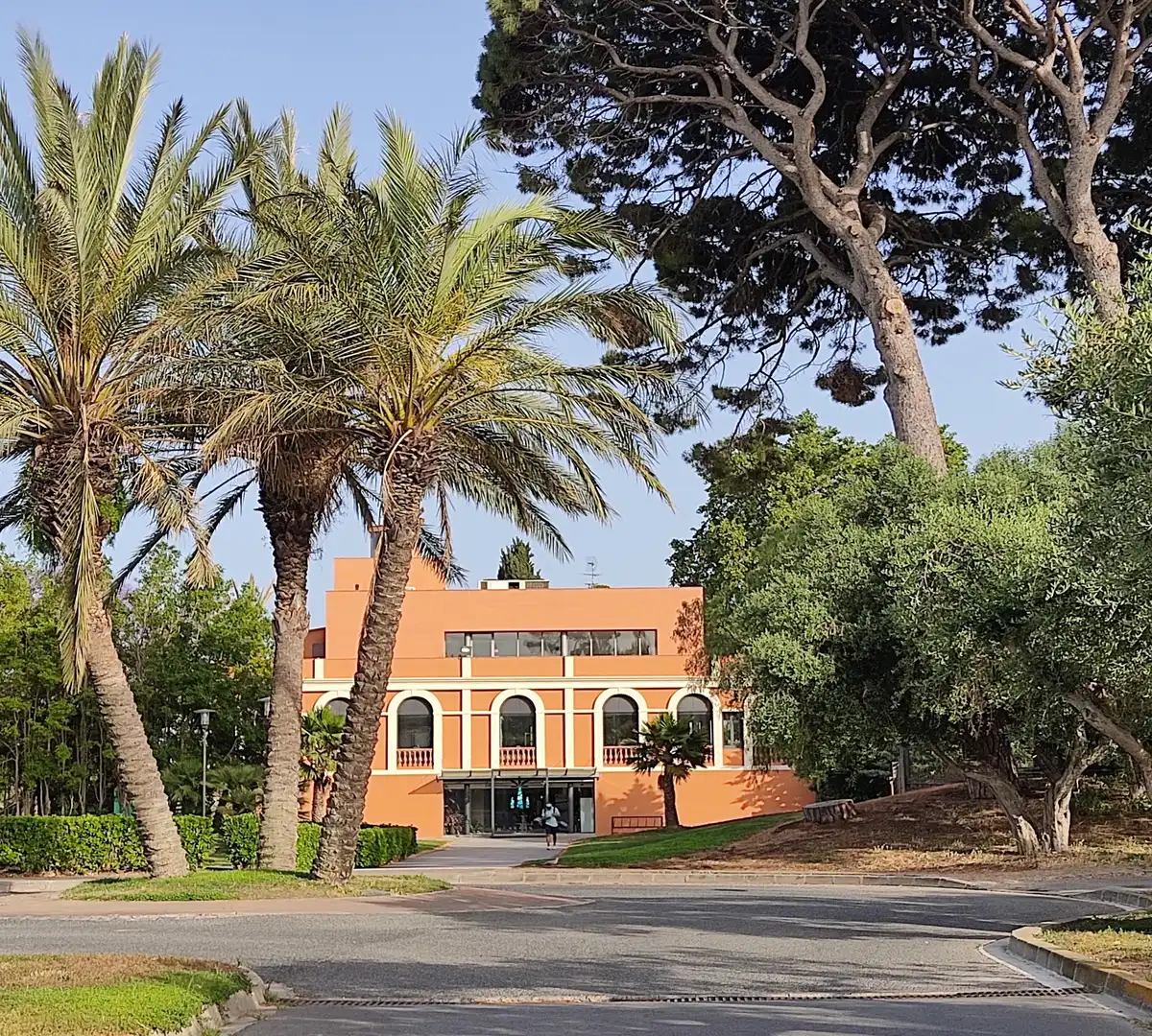 Vista exterior de Casa o xalet en venda en Reus amb Aire condicionat, Calefacció i Jardí privat