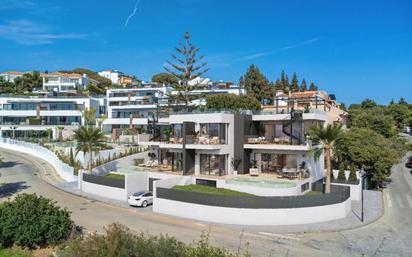Exterior view of Single-family semi-detached for sale in Marbella  with Air Conditioner, Terrace and Swimming Pool