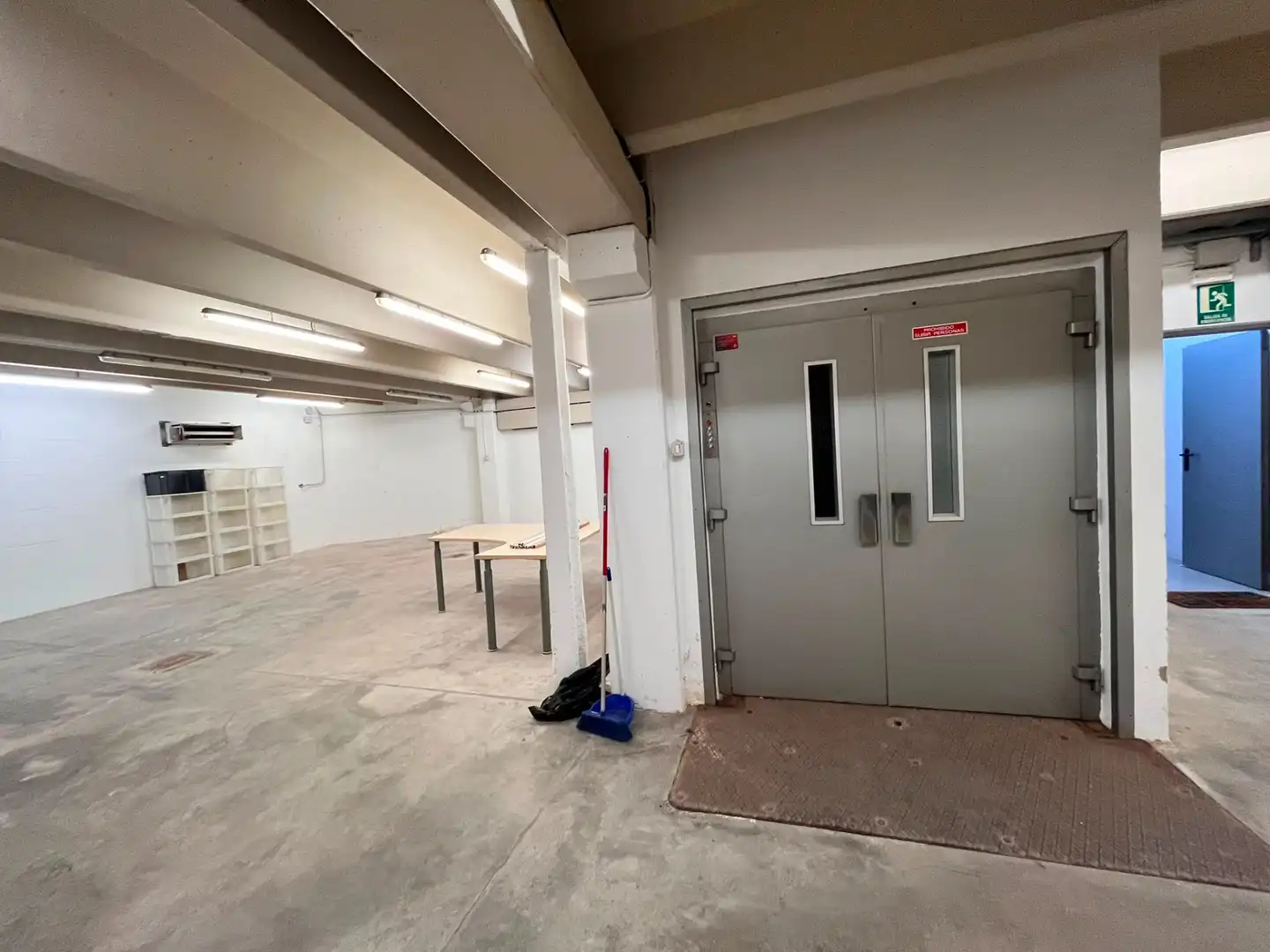 Nau industrial de lloguer en Barcelona amb Calefacció i Alarma