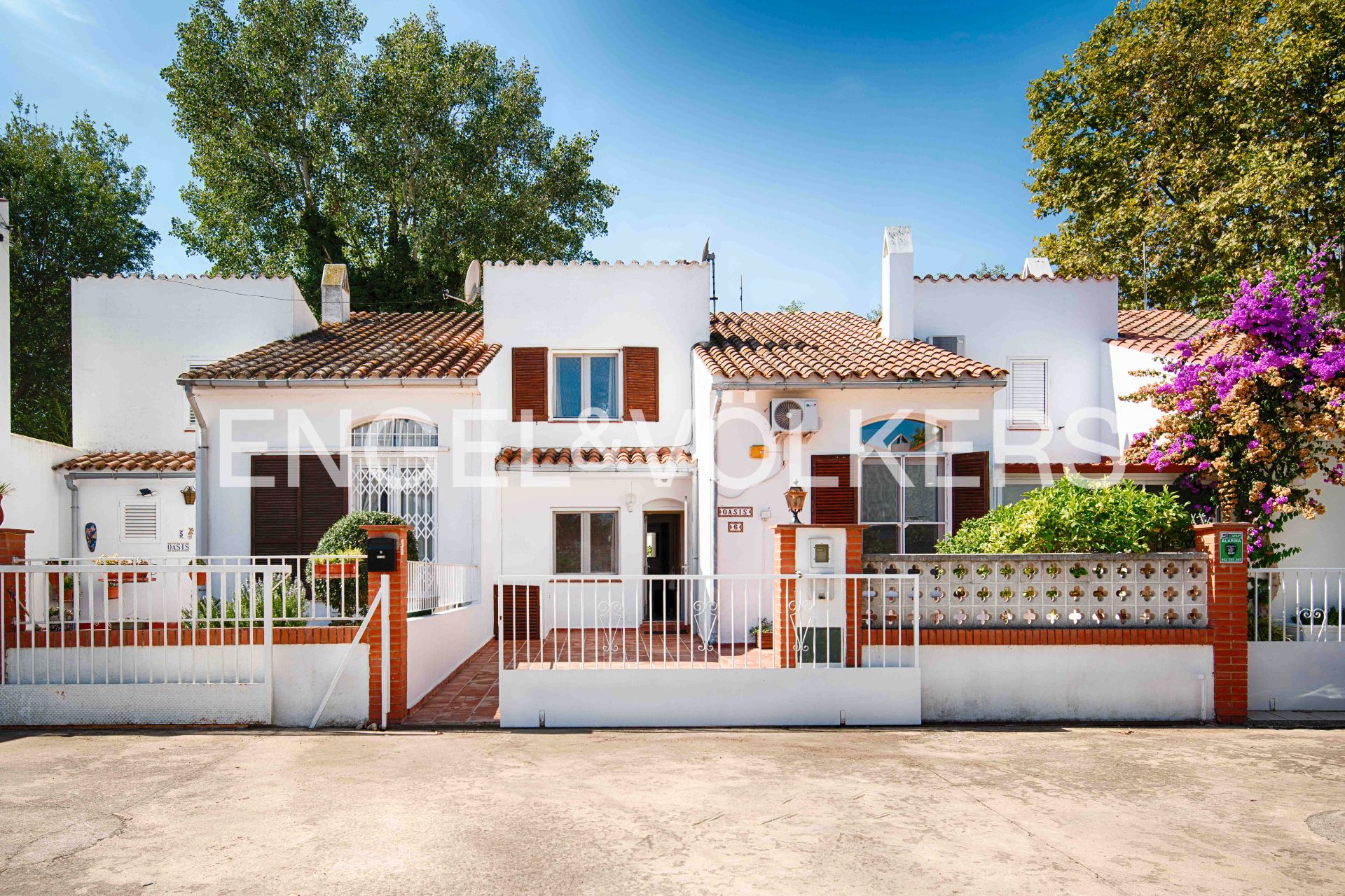 Exterior view of Single-family semi-detached for sale in Empuriabrava