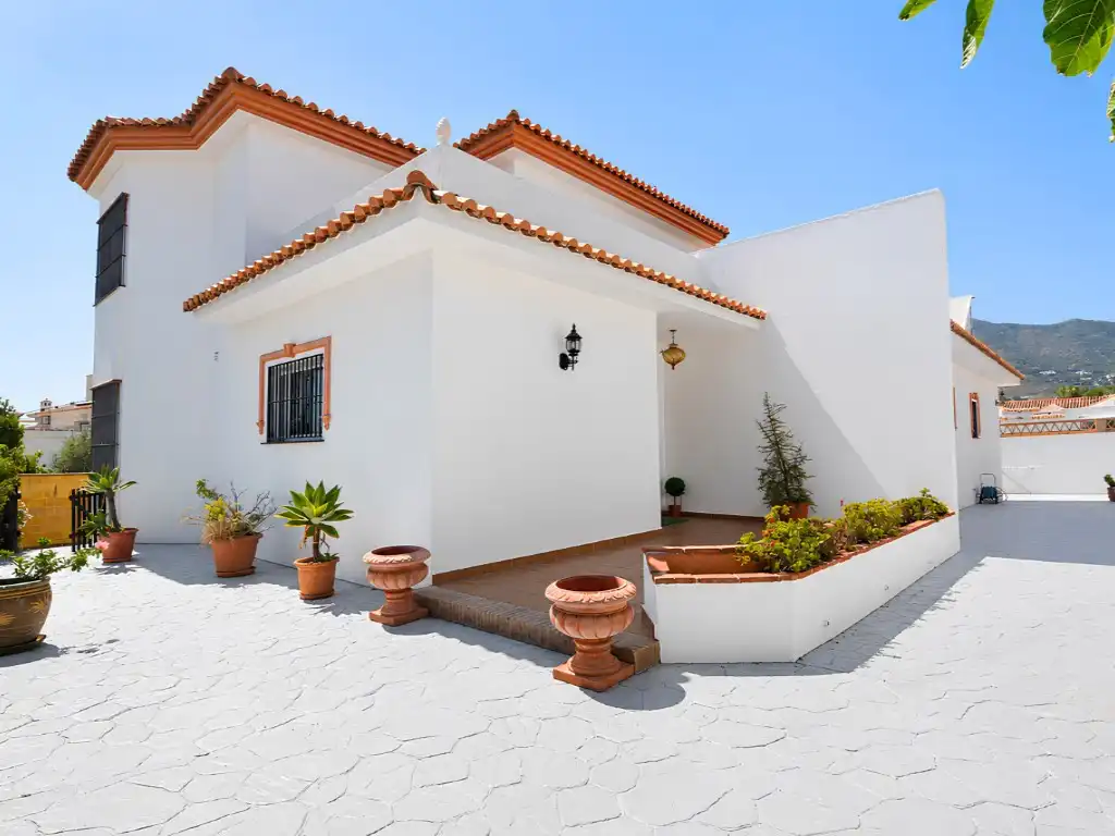 Vista exterior de Casa o xalet en venda en Mijas amb Aire condicionat, Calefacció i Jardí privat