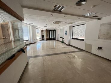 Local comercial en venda a Fiscal Luis Portero. Local 1 22