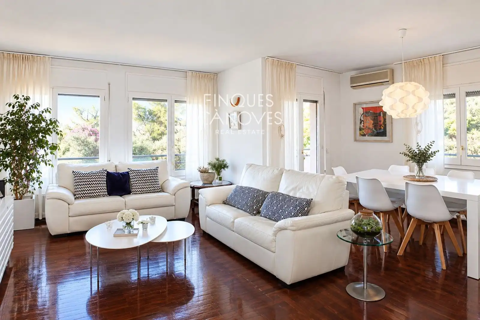 Sala d'estar de Casa adosada en venda en Girona amb Aire condicionat, Calefacció i Jardí privat