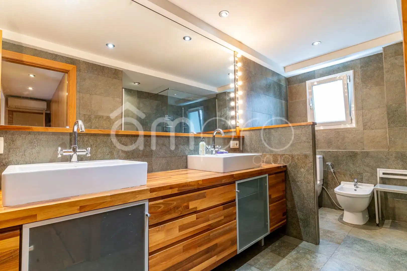 Baño de Piso de alquiler en Tarragona con Calefacción, Terraza y Trastero