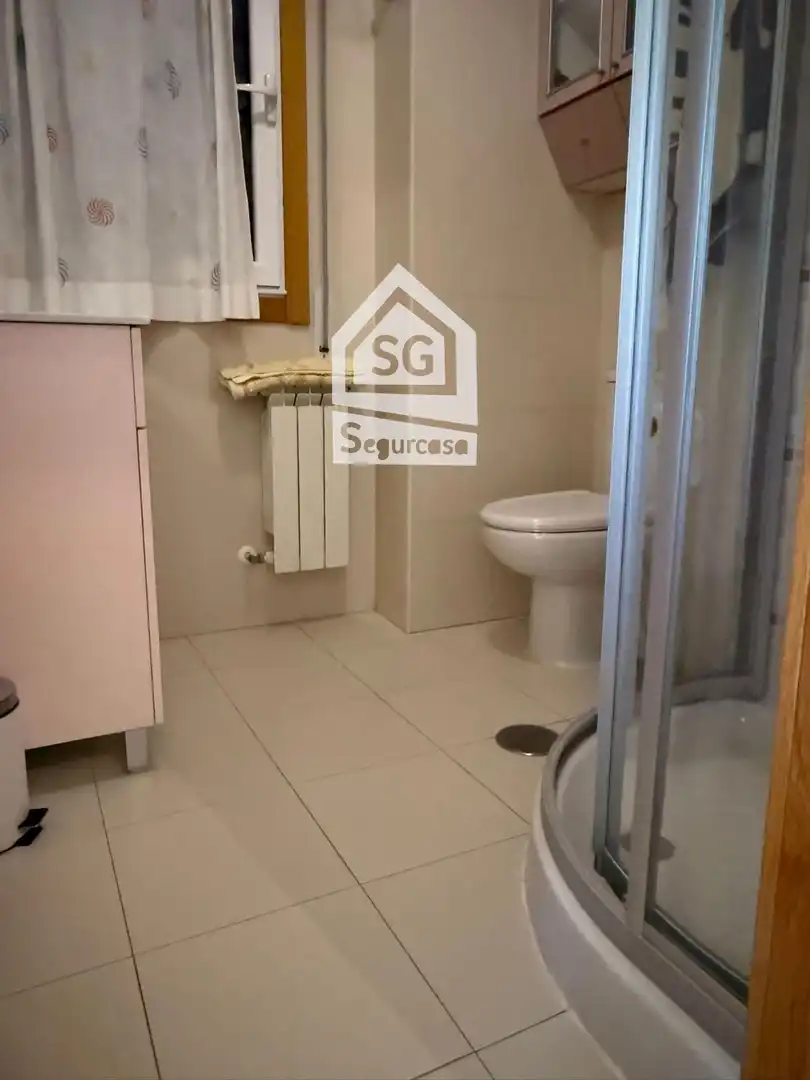 Bathroom of Flat for sale in Ourense Capital   with Heating, Terrace and Storage room