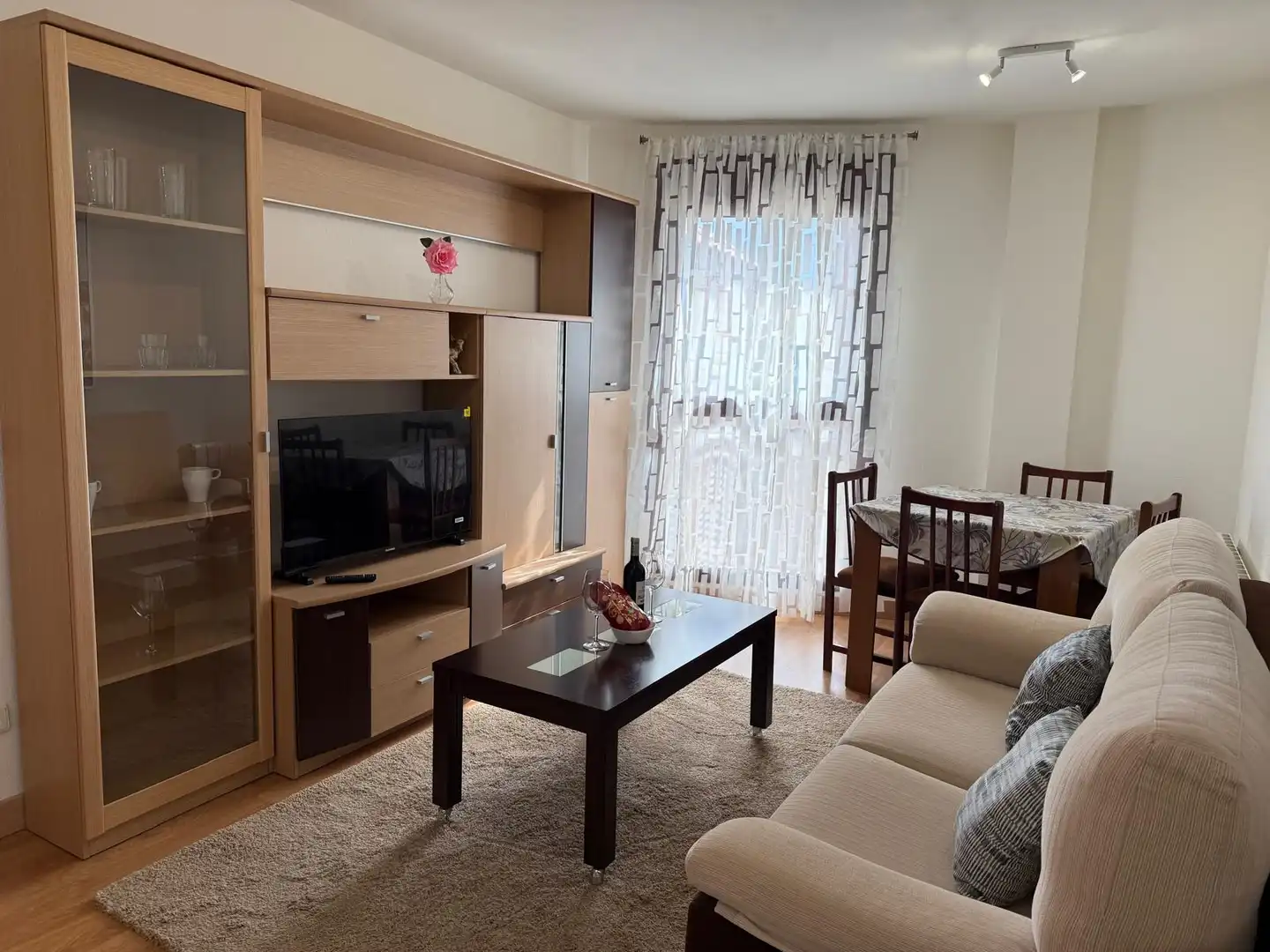 Wohnzimmer von Wohnung zur Miete in La Muela mit Heizung, Parkett und Möbliert