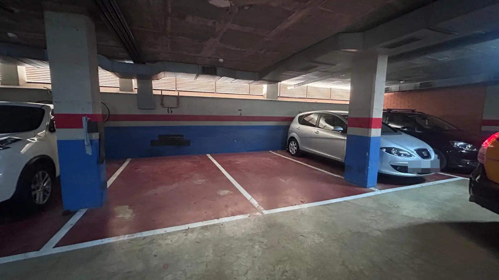 Parking de Dúplex en venta en Cornellà de Llobregat con Balcón