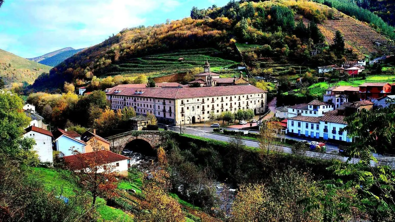Vista exterior de Edificio en venta en Cangas del Narcea