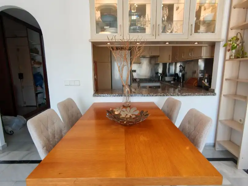 Esszimmer von Dachboden zur Miete in Mijas mit Klimaanlage, Terrasse und Balkon