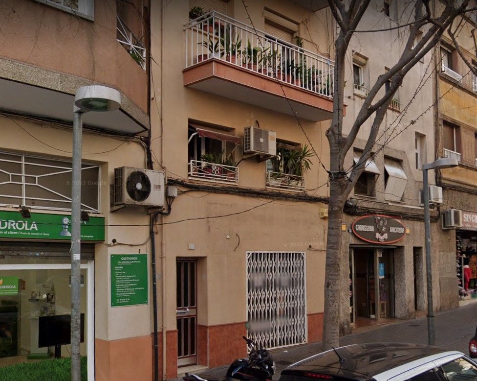 Vista exterior de Local en venta en L'Hospitalet de Llobregat