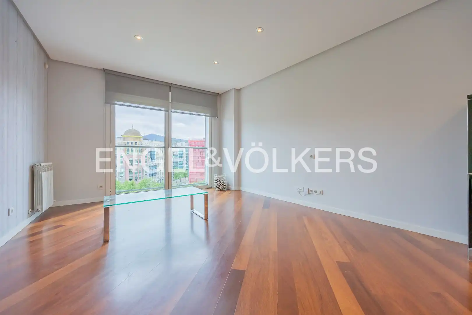 Living room of Flat for sale in Bilbao   with Air Conditioner, Heating and Parquet flooring