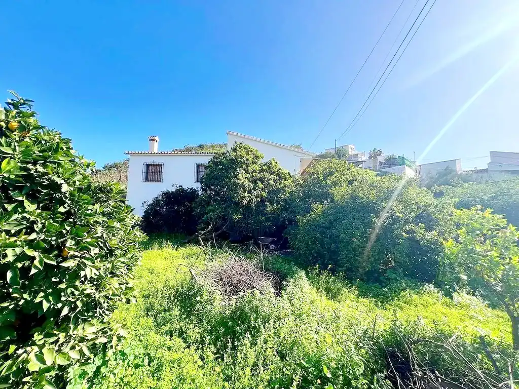 Vista exterior de Casa o xalet en venda en Vélez-Málaga amb Aire condicionat, Jardí privat i Terrassa