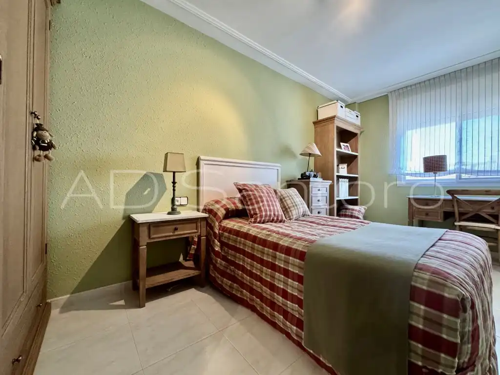Habitación de Casa adosada en venta en Vilanova i la Geltrú