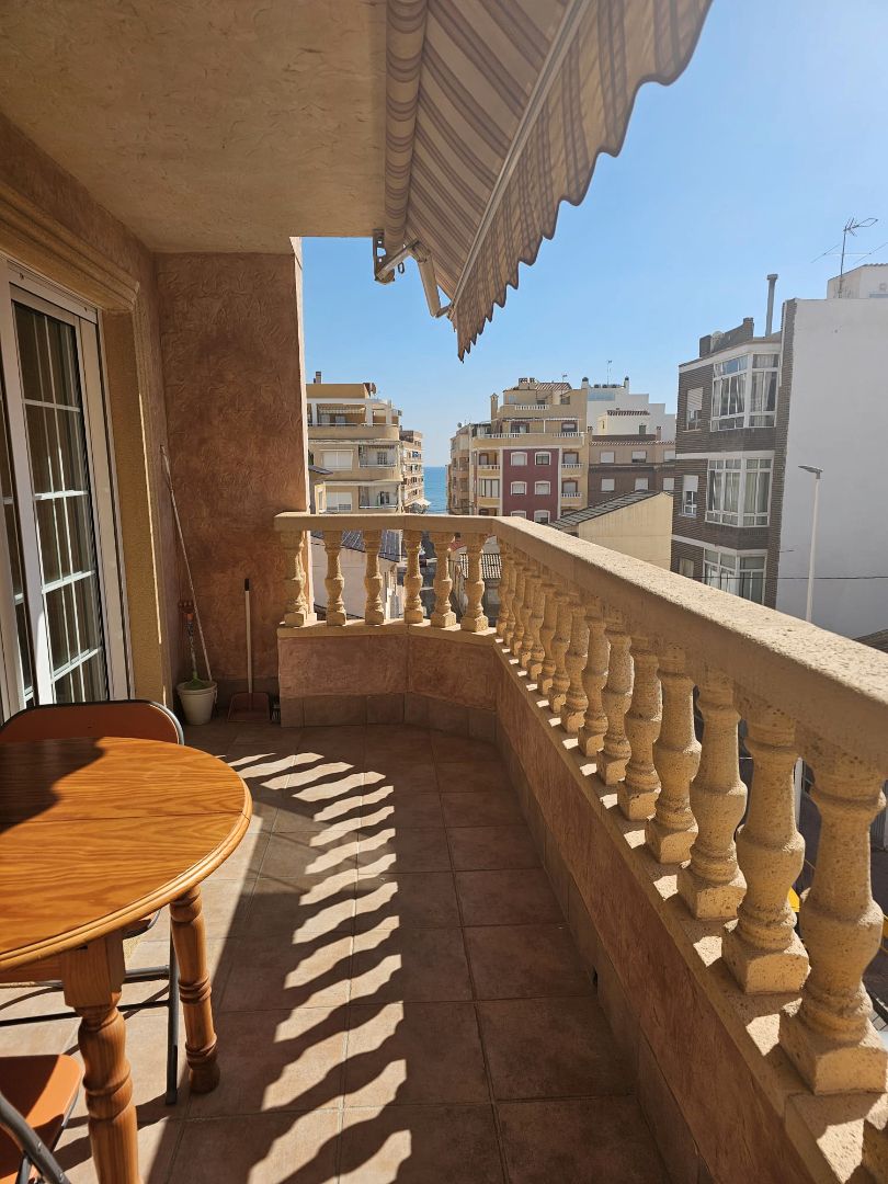 Terrassa de Pis en venda en Torrevieja amb Parquet, Terrassa i Moblat