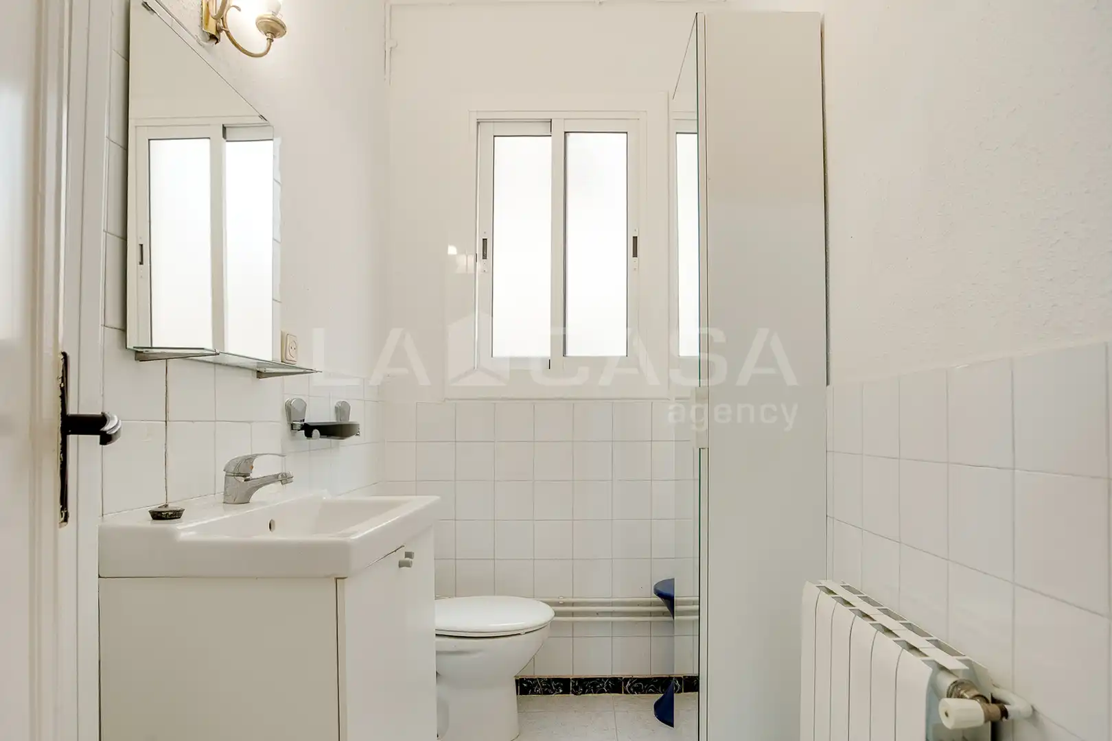 Bathroom of Flat for sale in Barcelona  with Heating and Terrace