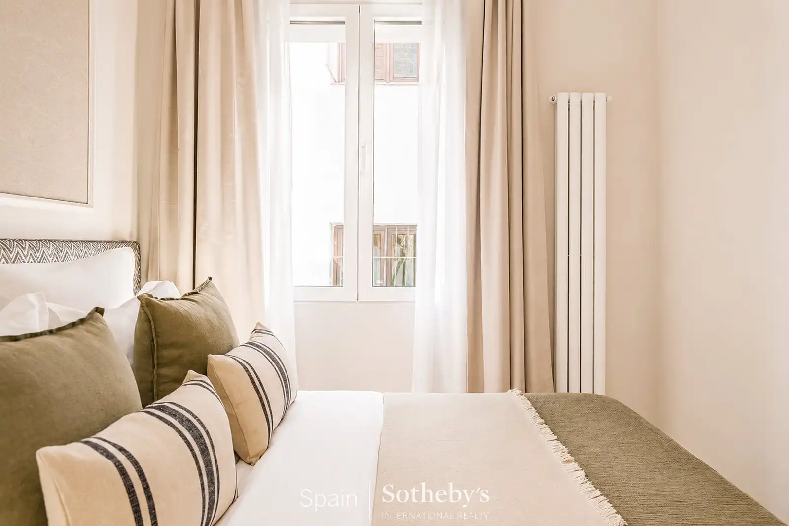 Dormitori de Apartament en venda en Madrid amb Aire condicionat