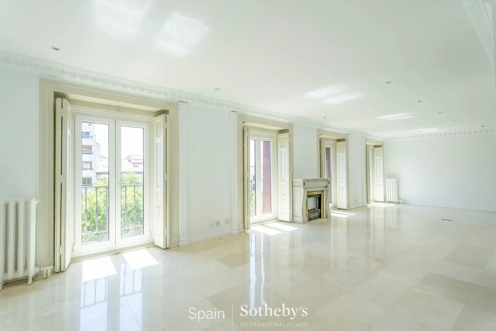 Apartament de lloguer a Plaza de Santa Bárbara, Justicia - Chueca