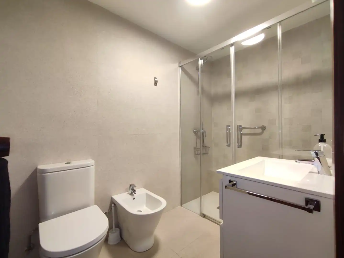 Bathroom of Flat for rent in Gijón   with Heating, Parquet flooring and Furnished