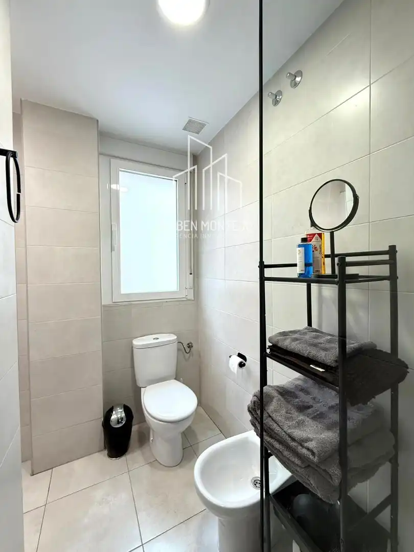Bany de Apartament de lloguer en Salamanca amb Aire condicionat, Calefacció i Moblat