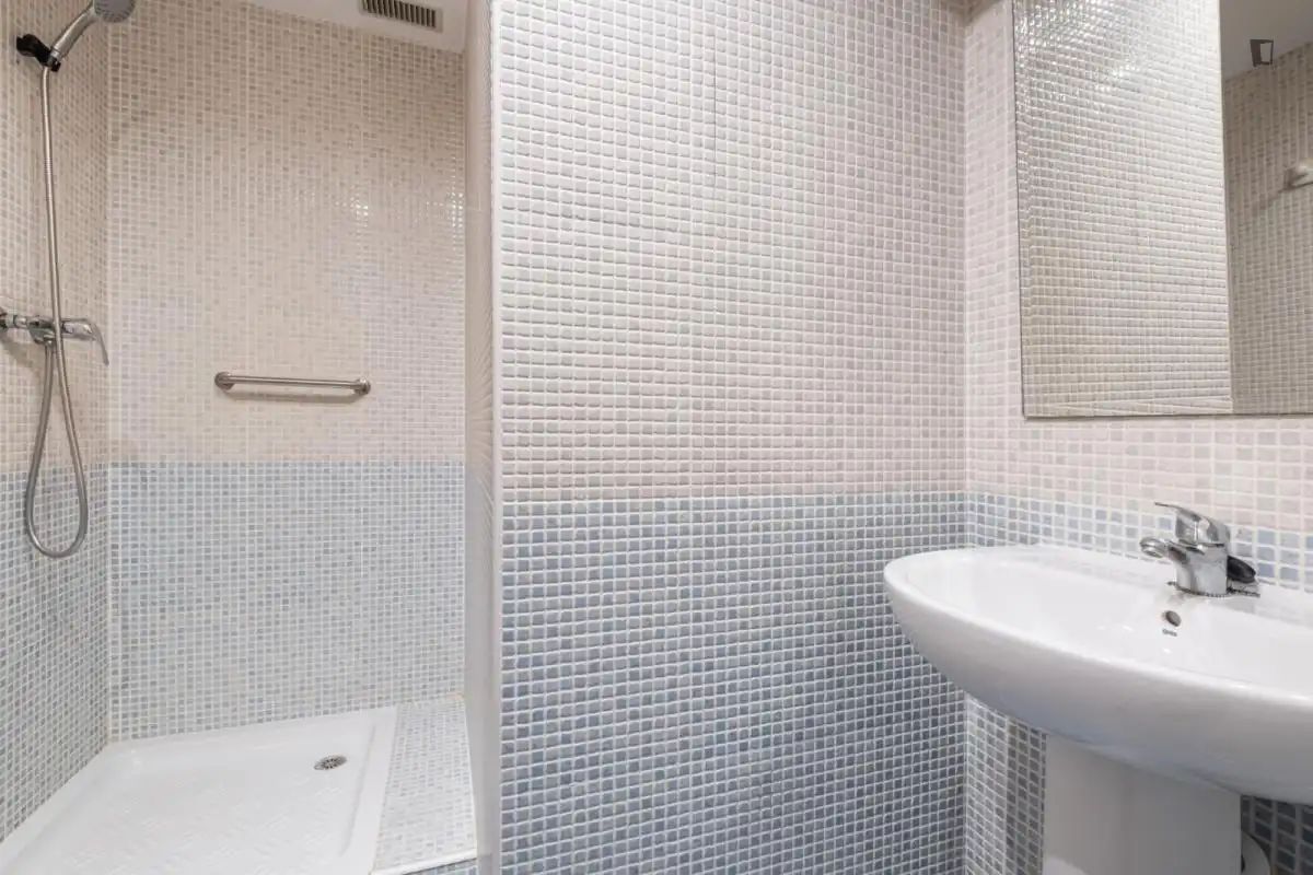 Bany de Apartament per a compartir en Benalúa - Babel