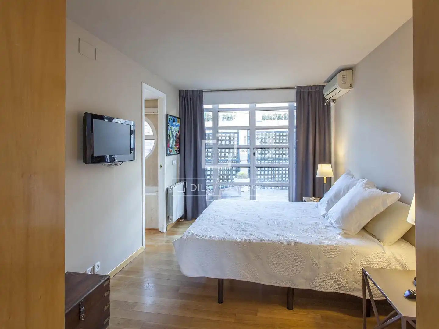 Schlafzimmer von Dachboden zur Miete in Valencia mit Klimaanlage, Heizung und Parkett