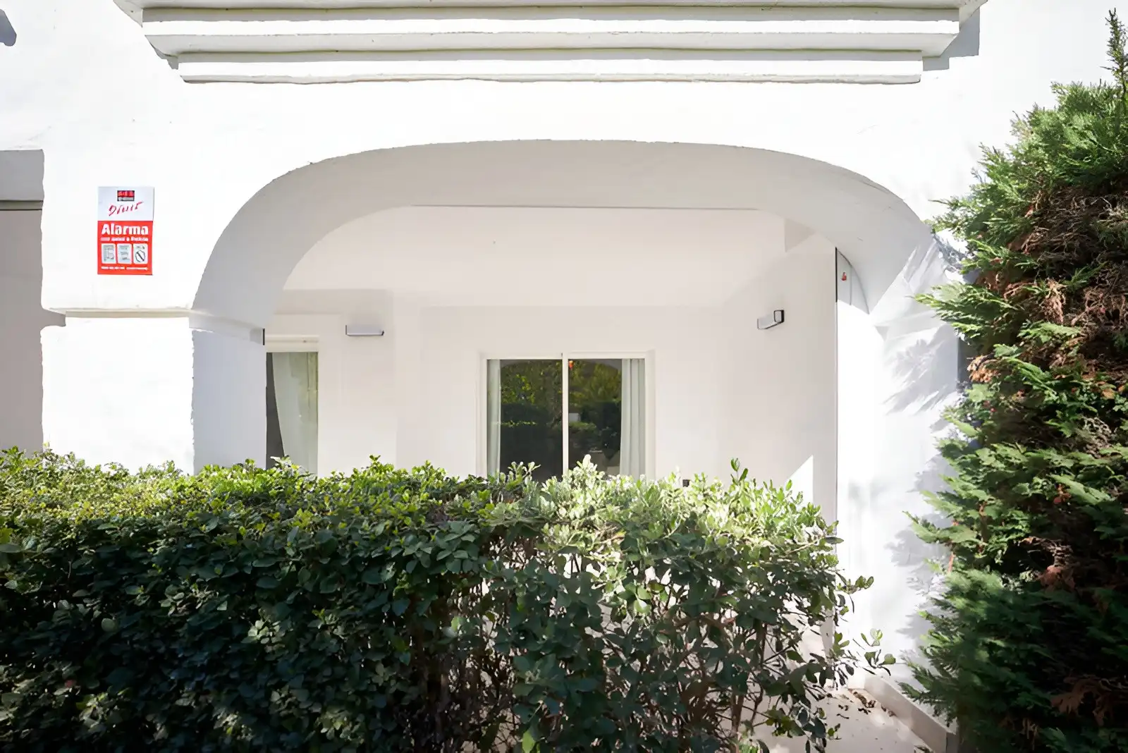 Vista exterior de Planta baixa en venda en Marbella amb Aire condicionat, Terrassa i Traster