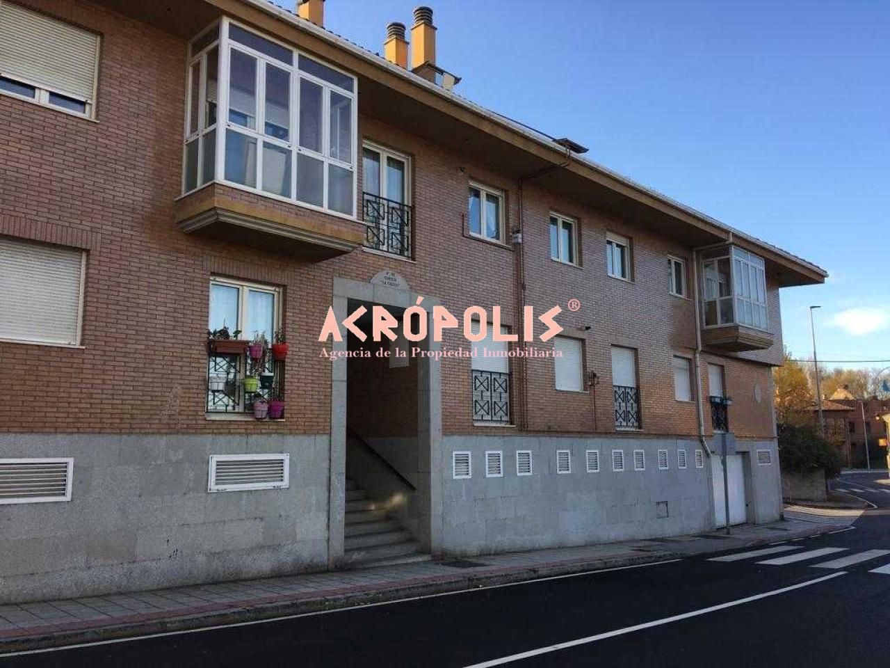 Vista exterior de Dúplex en venda en León Capital  amb Calefacció