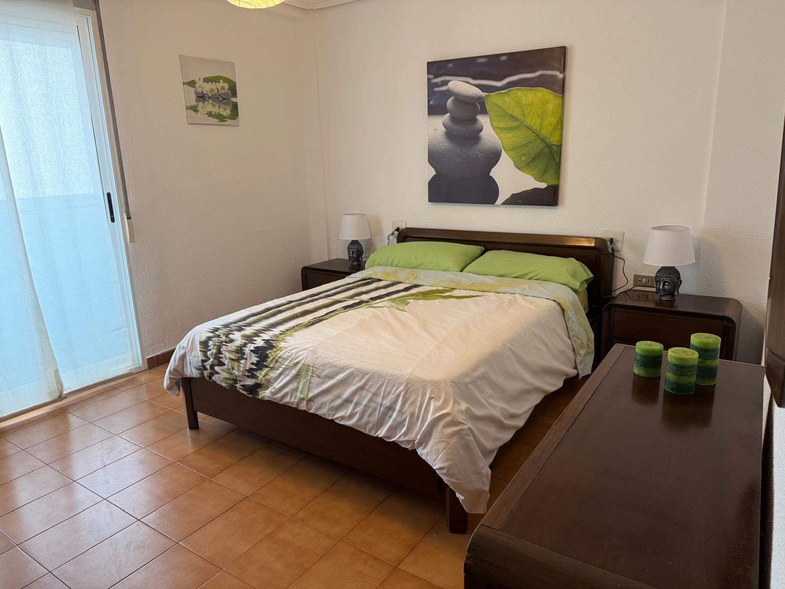 Dormitori de Pis per a compartir en Sagunto / Sagunt amb Moblat, Forn i Rentadora